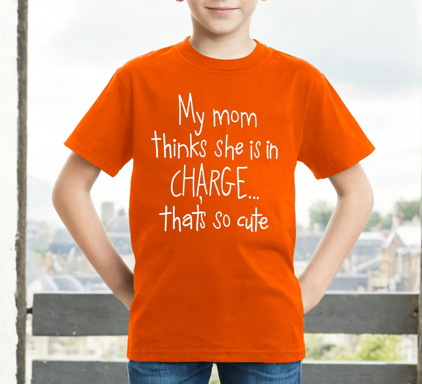 MY MOM THINKS SHE IS IN CHARGE | KID'S T-SHIRT MY MOM THINKS SHE IS IN CHARGE | KID'S T-SHIRT